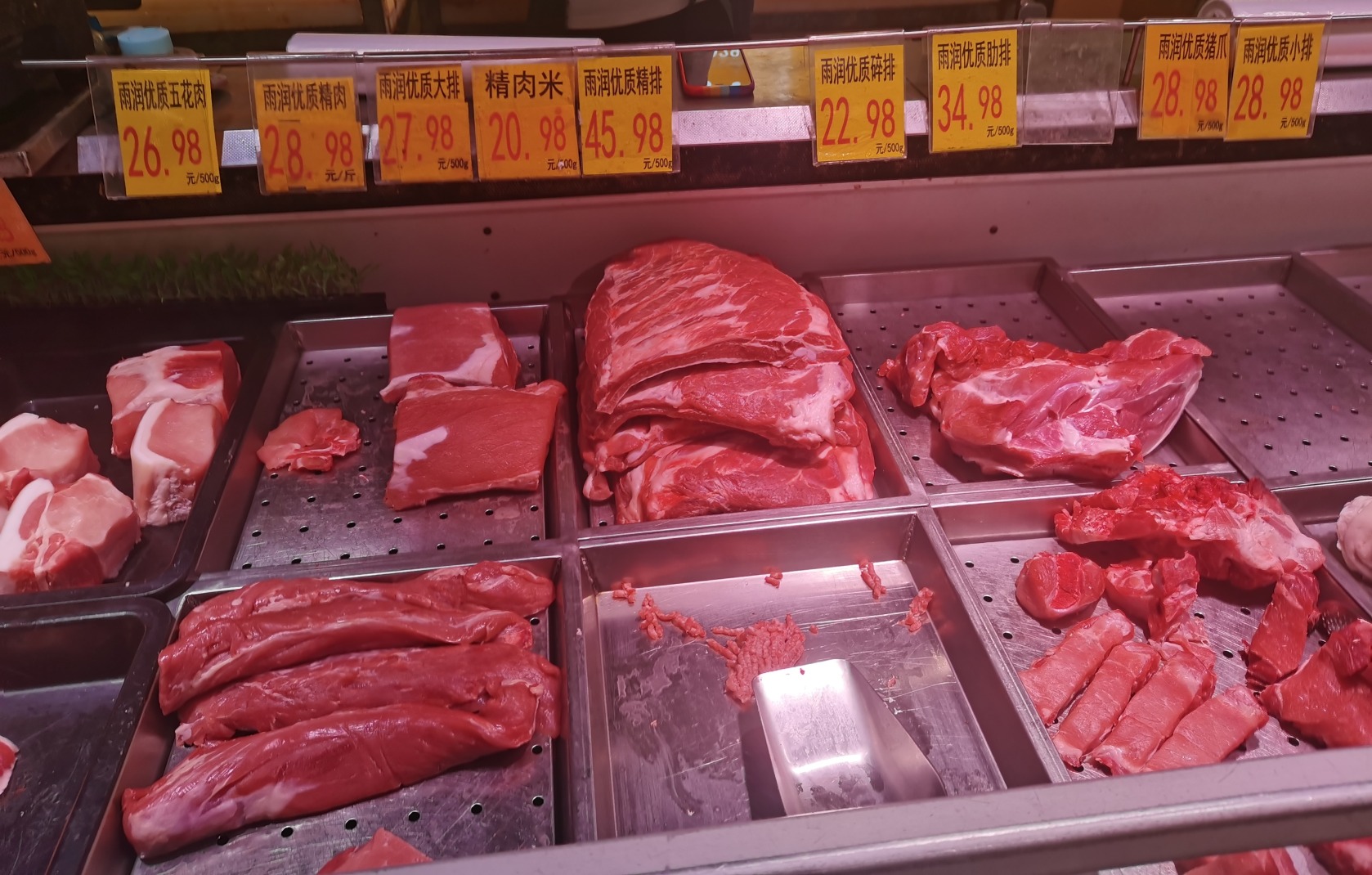 7月6日，上海某超市猪肉价格，图片来源：澎湃新闻